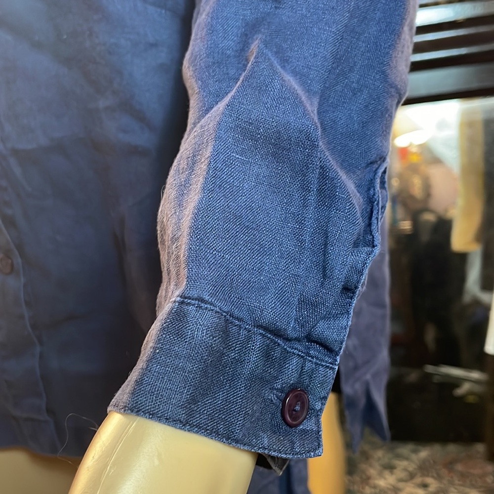 Marsh Landing Blue Linen Button Down Size Medium - image 5